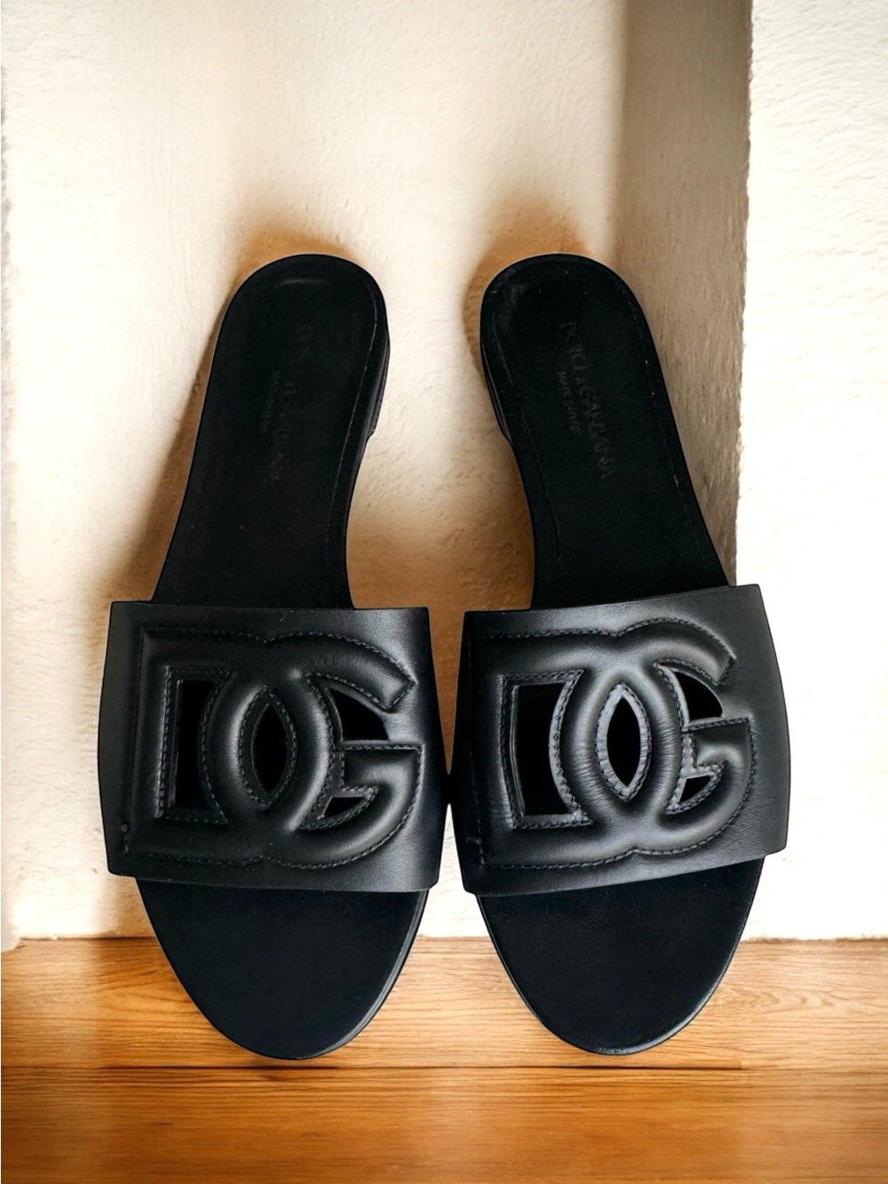 Dolce & Gabbana Bianca DG Interlocking Calfskin Leather Sandal Slides